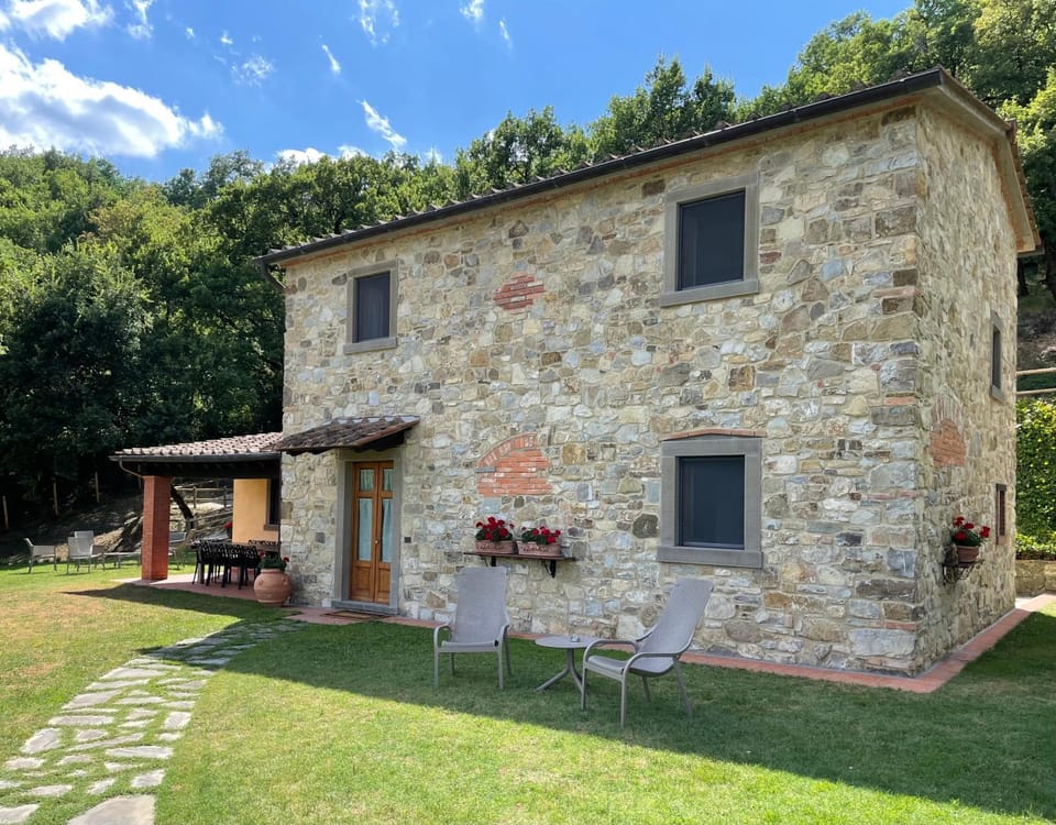 Property building, Patio, Facade/entrance, Garden, Seating area