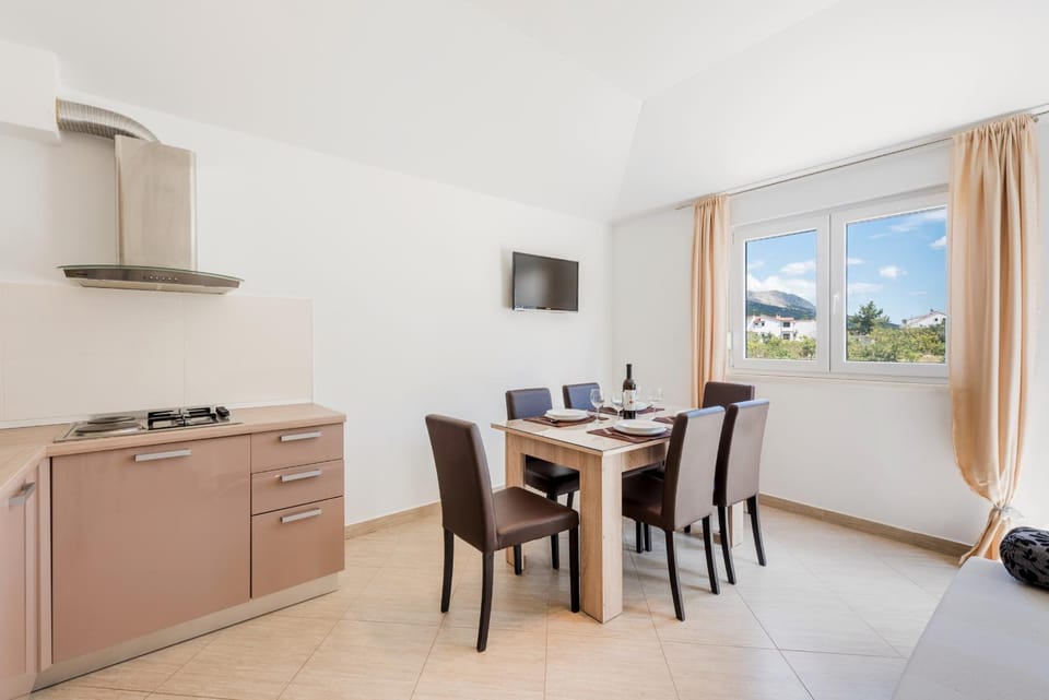 TV and multimedia, Kitchen or kitchenette, Living room