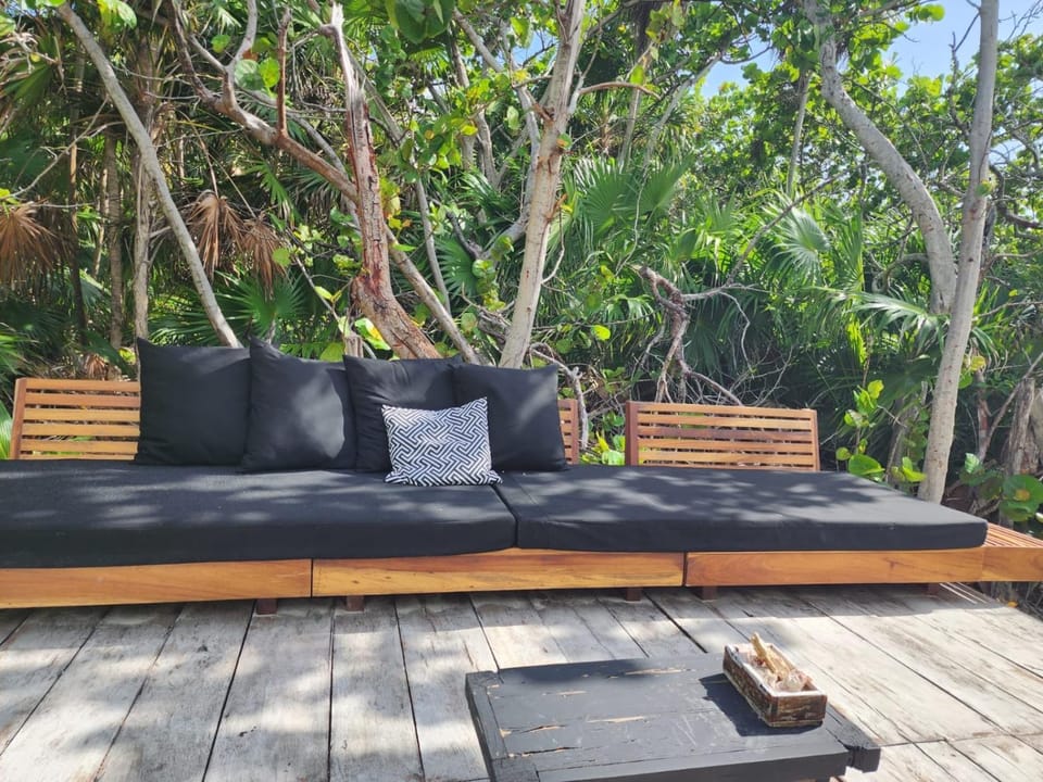 Day, Living room, Seating area