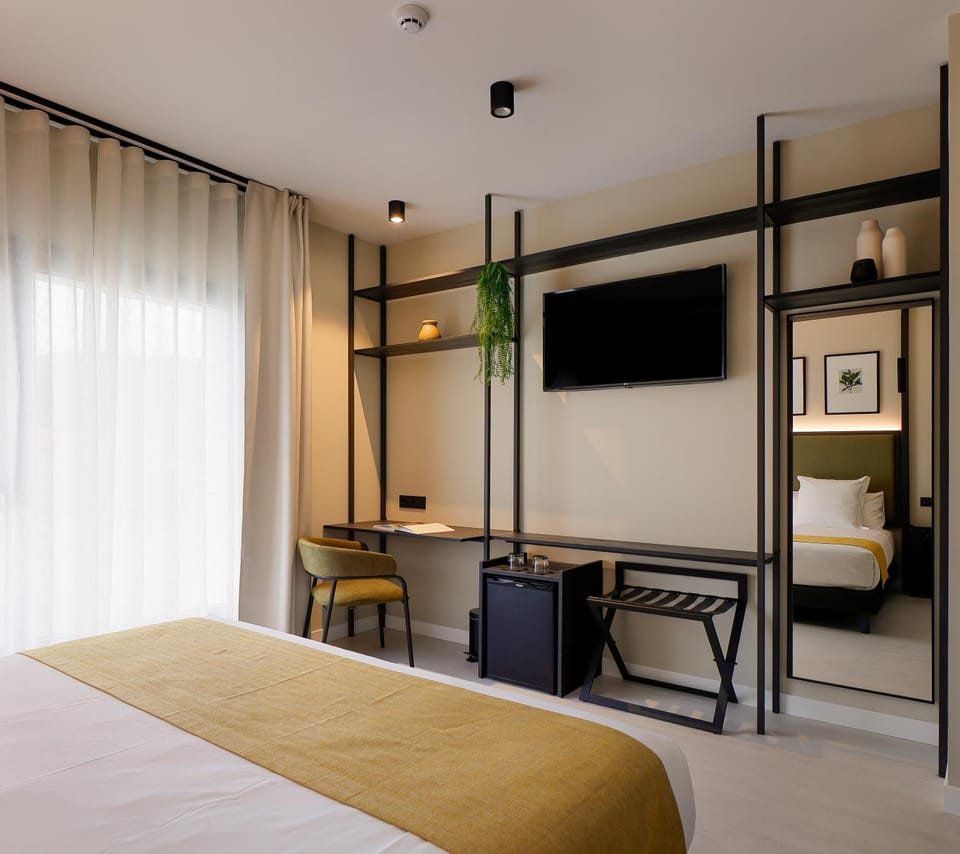 TV and multimedia, Photo of the whole room, Bedroom