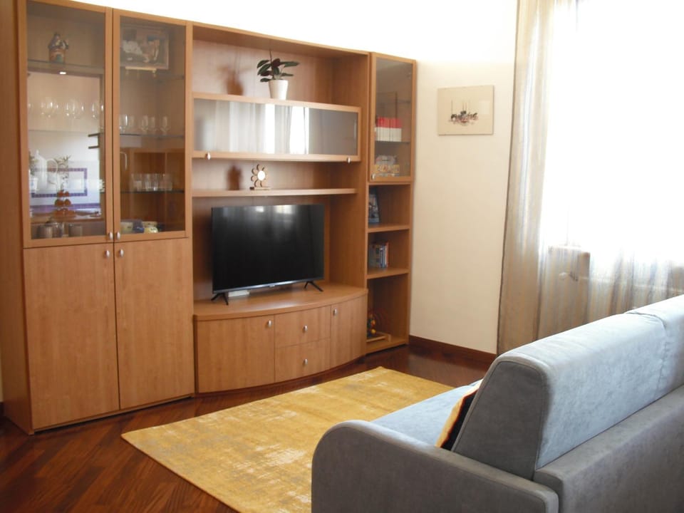 Living room, Seating area, Evening entertainment