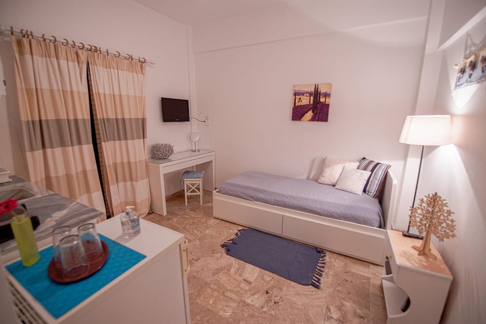 Bed, kitchen