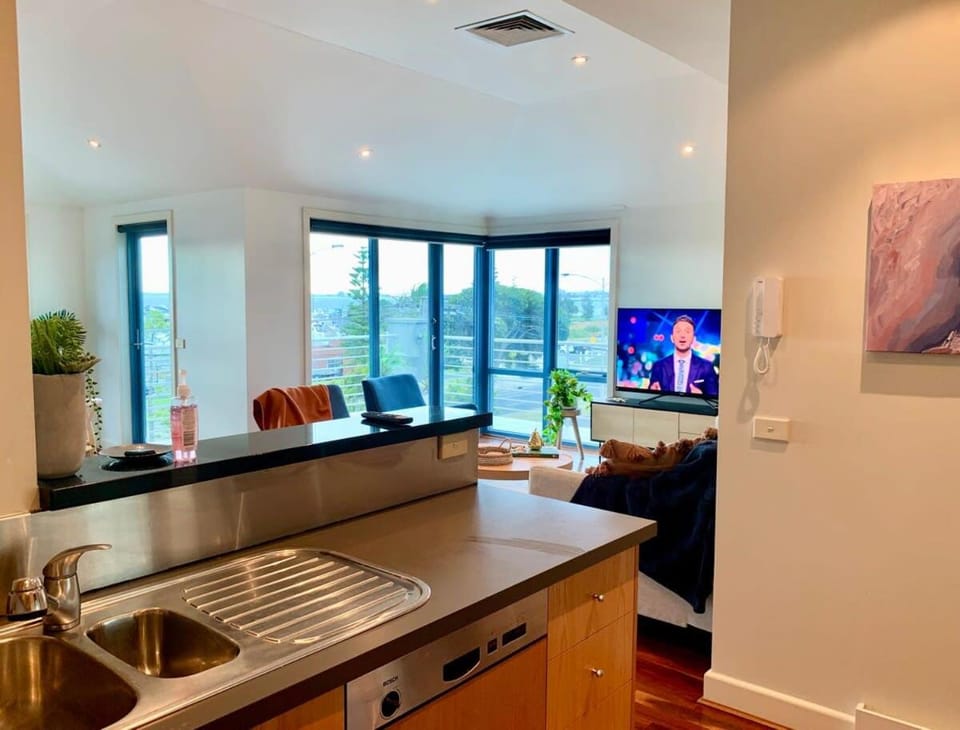 Amazing Beachfront & City Views 2 bed 2 bathroom Apartment in Saint Kilda