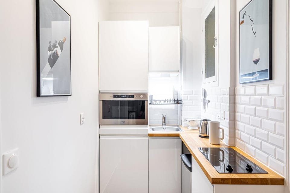 GuestReady - Beautiful Getaway near Eiffel Tower Apartment in Paris