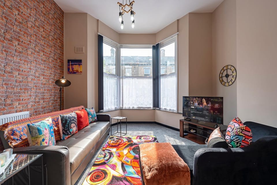Ground Floor Gem Hull 1BR 2 Beds Street Parking & Near Shops Apartment in Hull