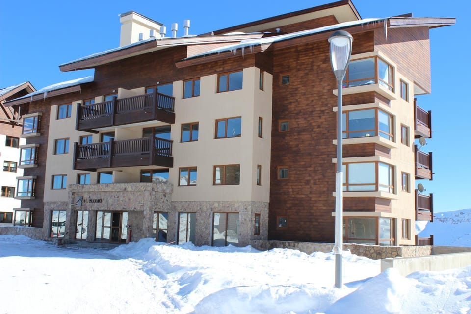 Staff, Facade/entrance, People, Mountain view, Family