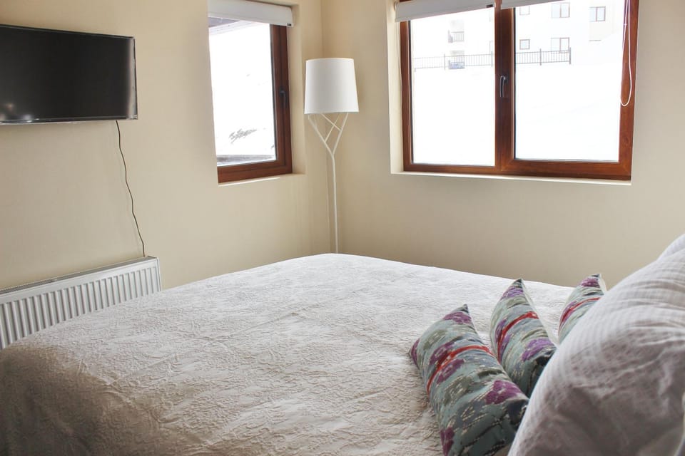 Day, Photo of the whole room