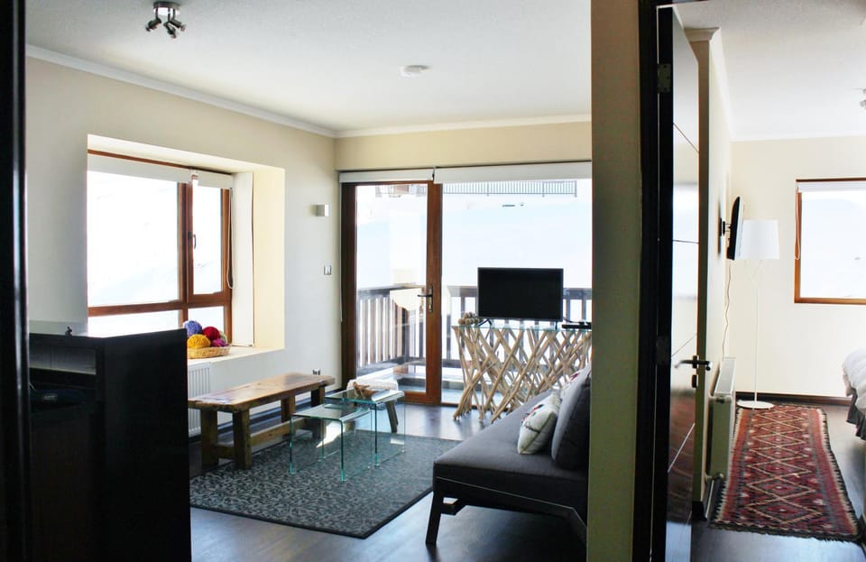 Day, Living room
