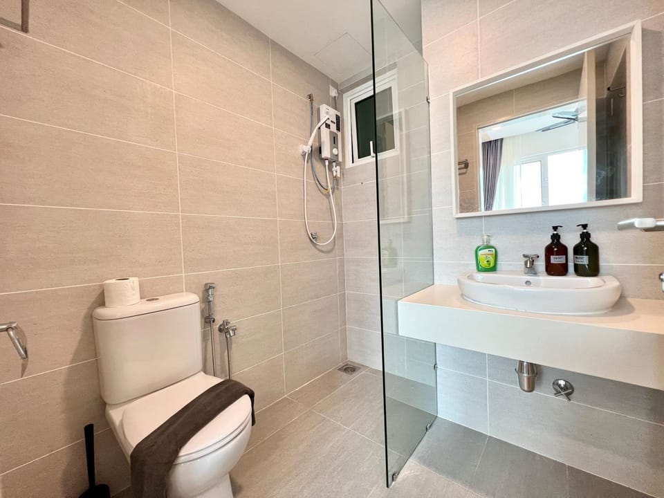 Shower, Toilet, Bathroom