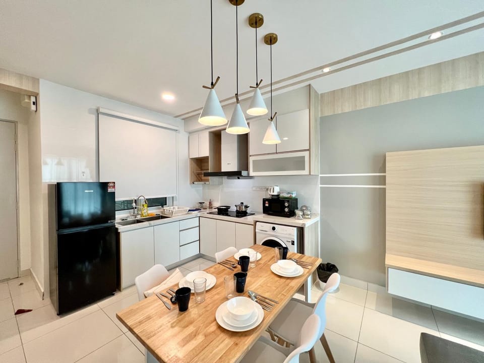 Kitchen or kitchenette, Dining area, minibar
