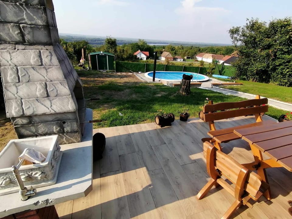 Property building, Day, Natural landscape, BBQ facilities, Garden, Garden view, Pool view, Swimming pool, sunbed