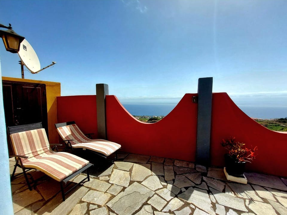 Balcony/Terrace, sunbed
