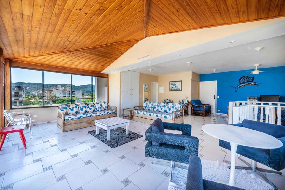 Communal lounge/ TV room, Balcony/Terrace, Living room