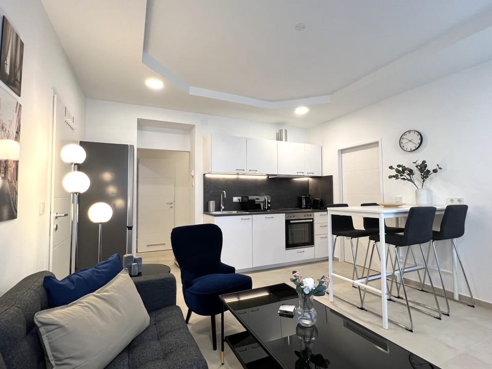 TV and multimedia, Kitchen or kitchenette, Living room, Seating area, Dining area, minibar, pet friendly, stove