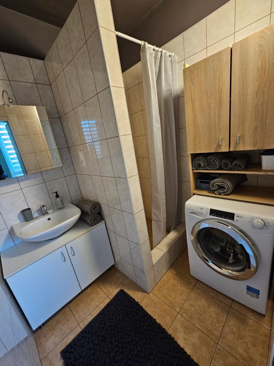 Bathroom, towels, washing machine, dryer