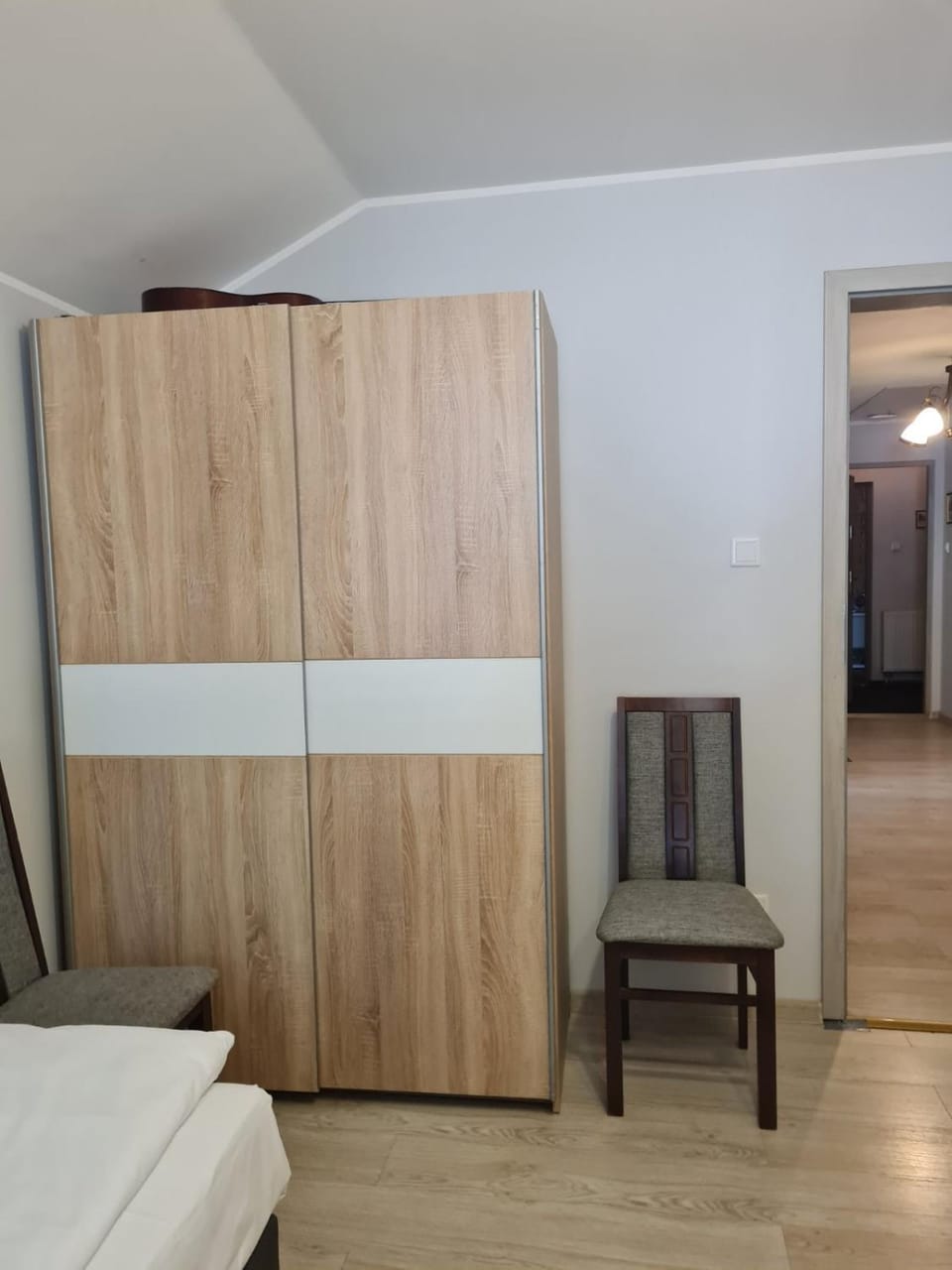 Photo of the whole room, Bedroom, wardrobe