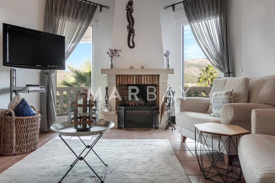 Communal lounge/ TV room, TV and multimedia, Living room, Seating area, flat iron