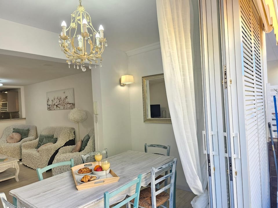 NEW POSITIVE VIBES HOLIDAYS HOME, Playa de las Americas, Tenerife Apartment in Playa de las Americas