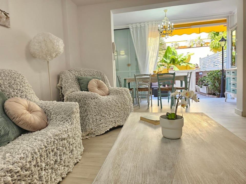 NEW POSITIVE VIBES HOLIDAYS HOME, Playa de las Americas, Tenerife Apartment in Playa de las Americas