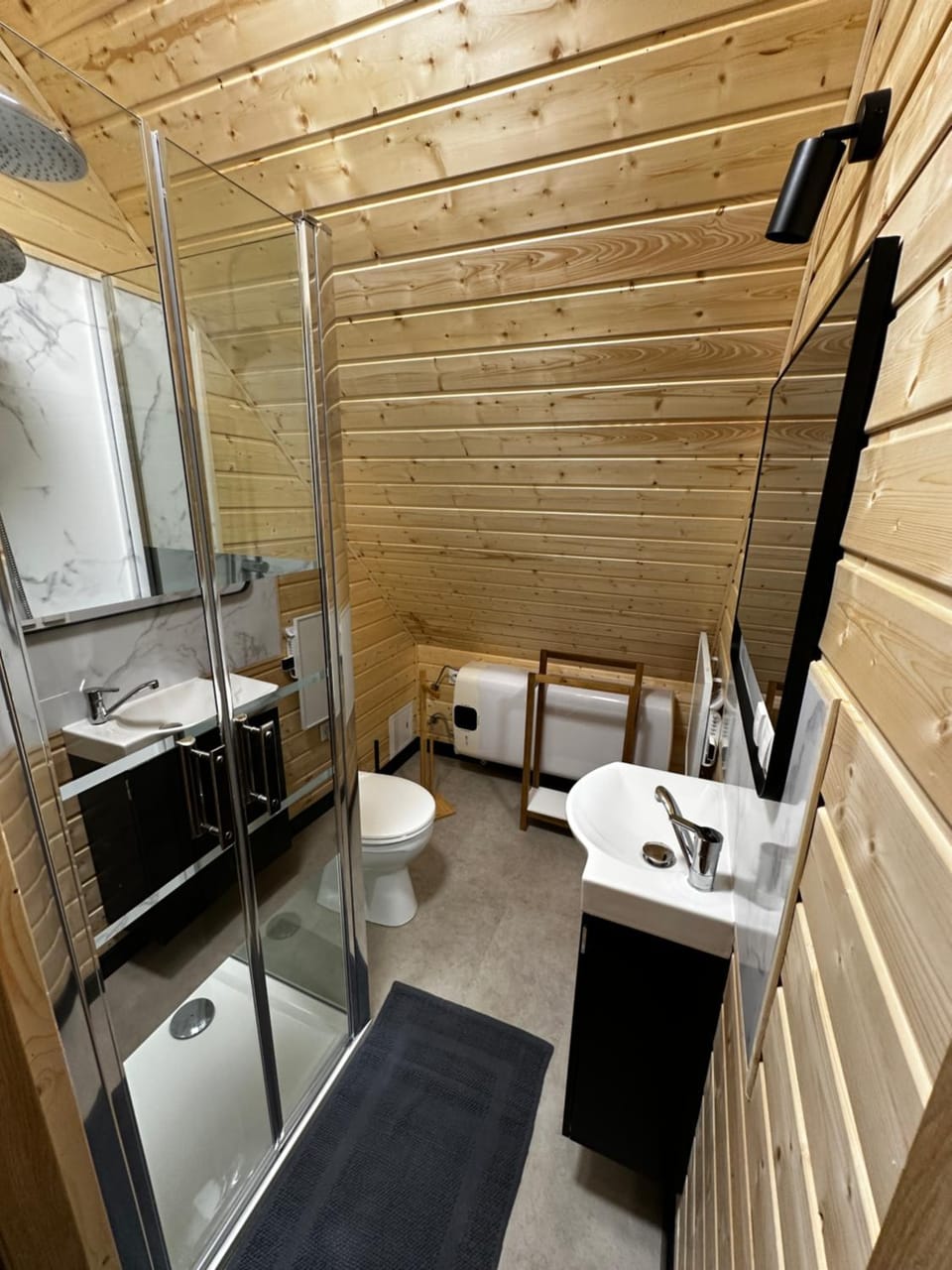 Shower, Bathroom, towels