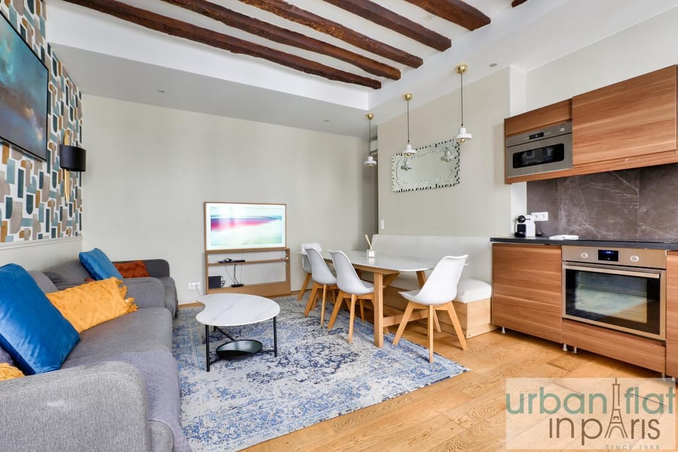 Urban Flat 70 - Authentic 3BDR Parisian Flat Apartment in Paris