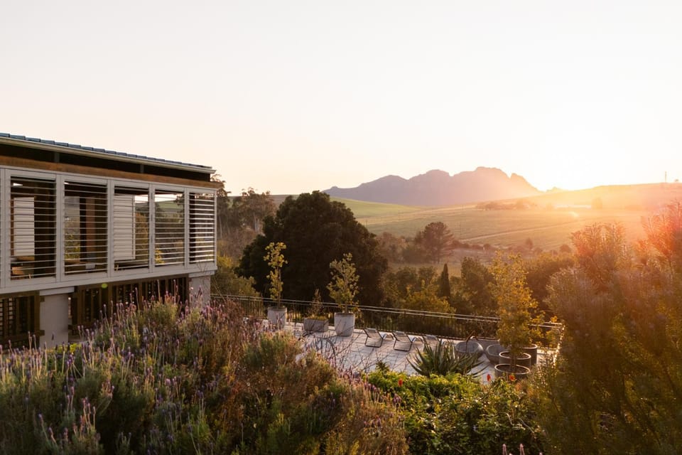 Avemore Manor House wood fired hot tub magical views and full Backup power House in Stellenbosch