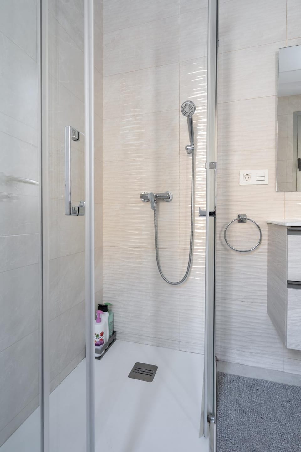 Shower, Bathroom, towels
