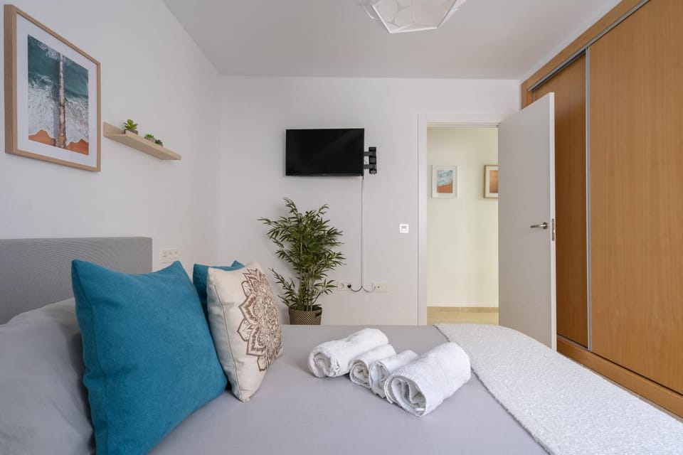 Bed, TV and multimedia, Bedroom, towels, wardrobe