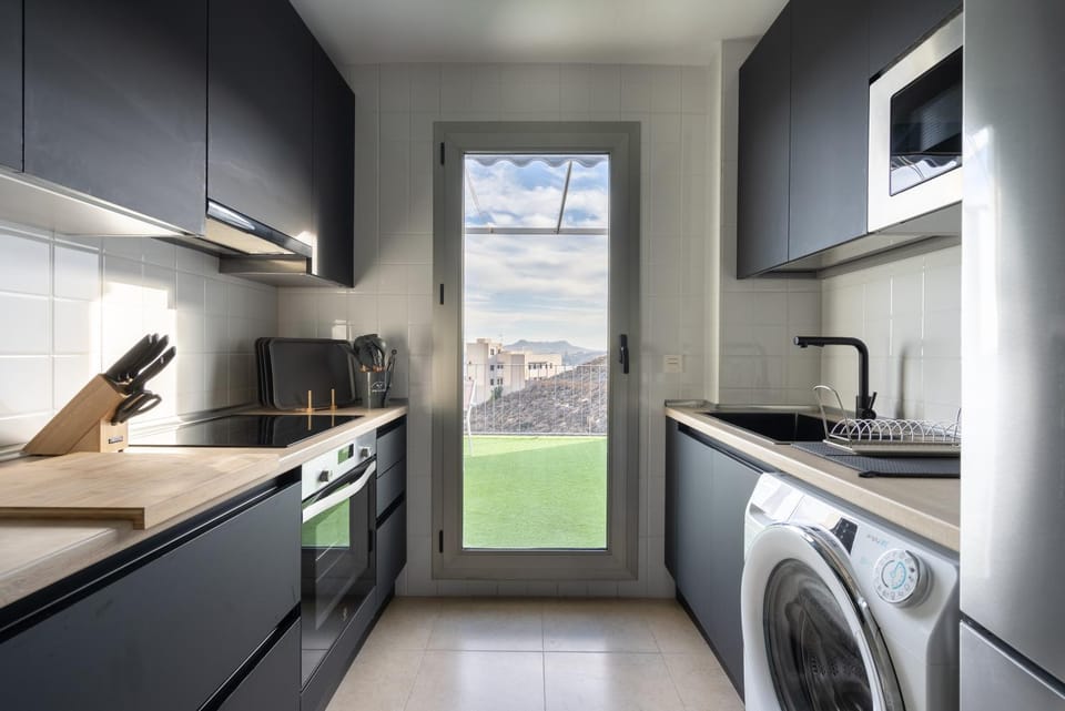 Kitchen or kitchenette, oven, pet friendly, stove, toaster, washing machine