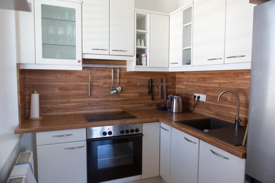 Coffee/tea facilities, Kitchen or kitchenette, pet friendly, stove