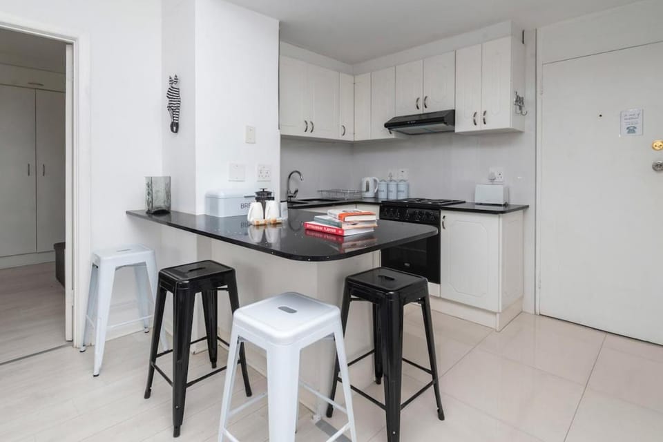 Apartment in Seapoint, Pool and free parking. Apartment in Cape Town