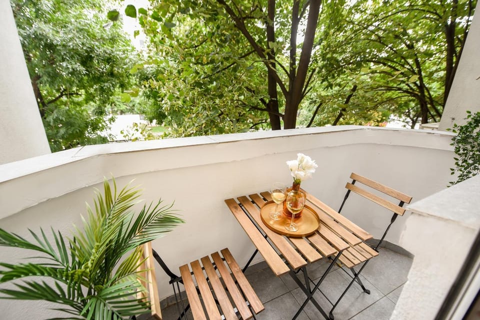 Spring, Day, View (from property/room), Balcony/Terrace, Seating area, Dining area
