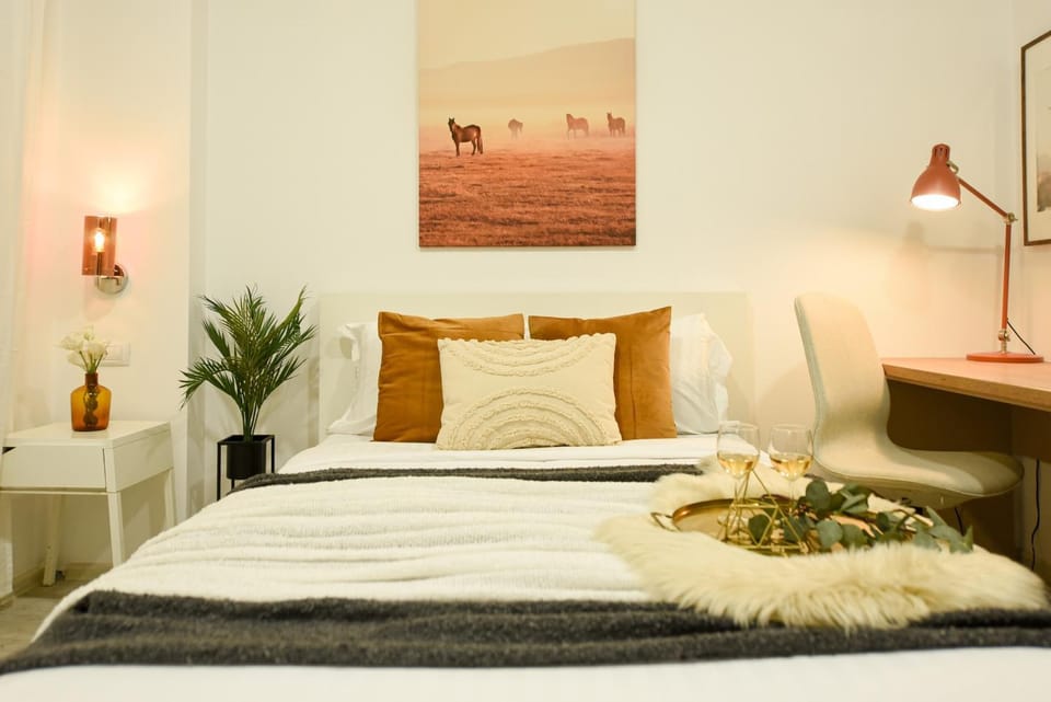 Bed, Photo of the whole room, Bedroom