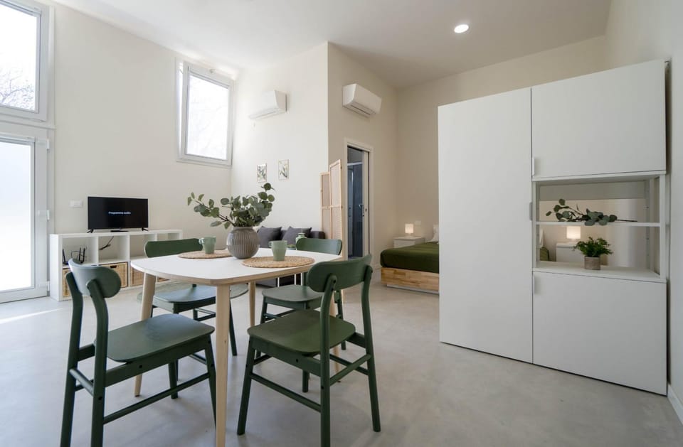 TV and multimedia, Kitchen or kitchenette, Living room, Dining area, pet friendly, air conditioner