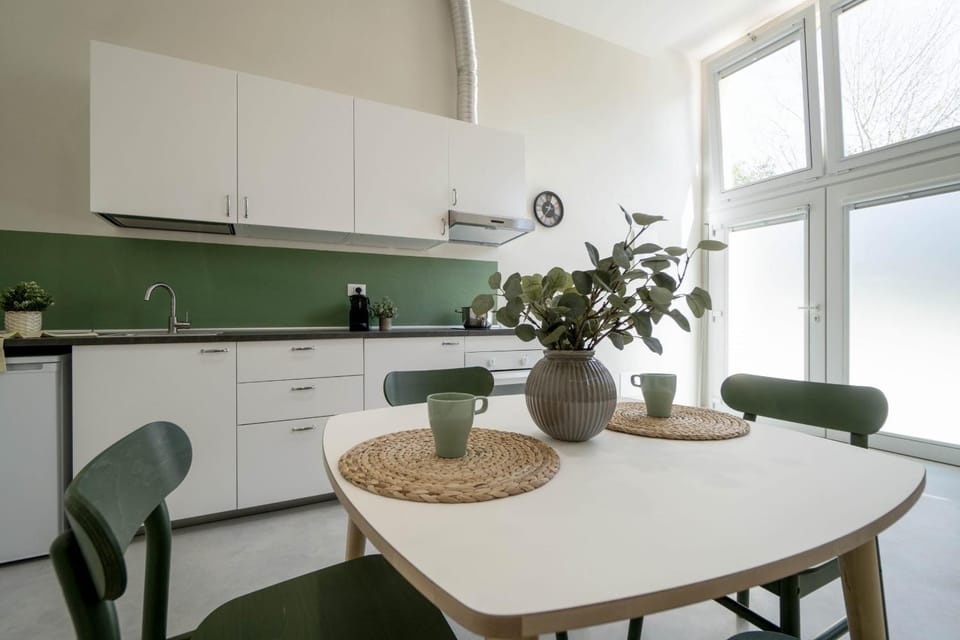 Kitchen or kitchenette, Dining area, pet friendly, stove