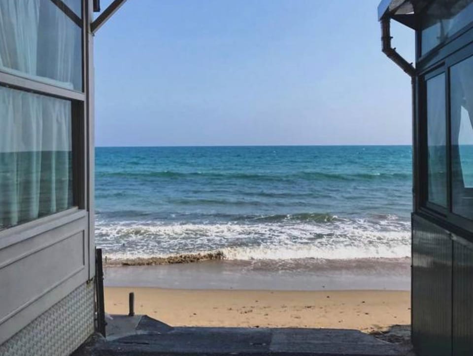 Nearby landmark, Restaurant/places to eat, Neighbourhood, Natural landscape, Summer, Snorkeling, Beach, Canoeing