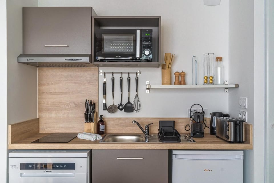 Kitchen or kitchenette