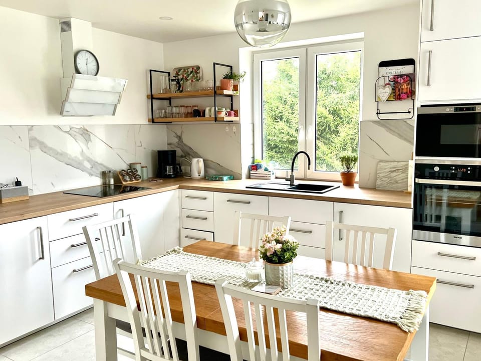 Kitchen or kitchenette, Dining area, dishwasher, oven, stove