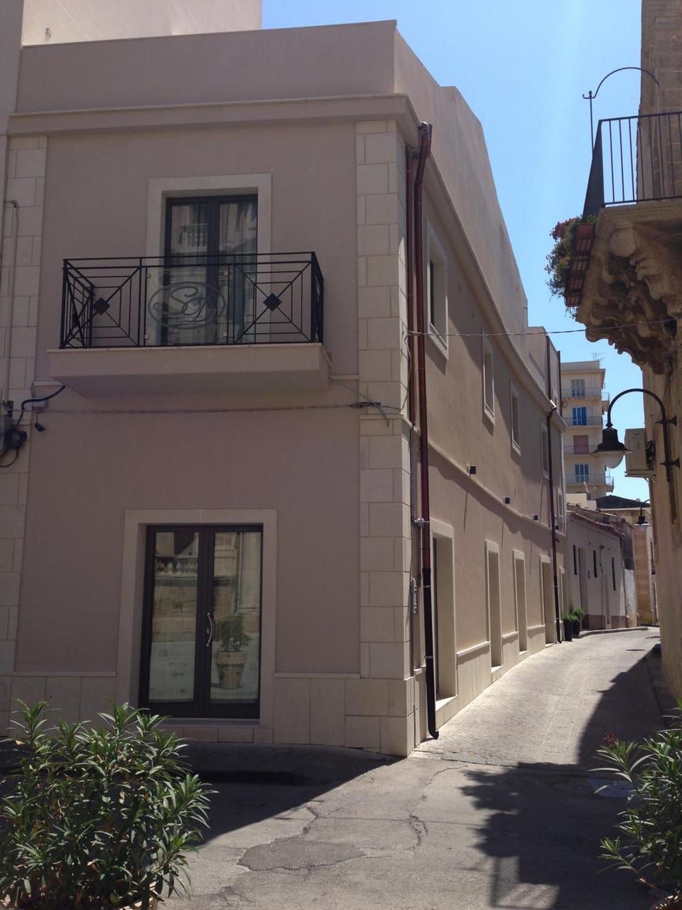 Facade/entrance