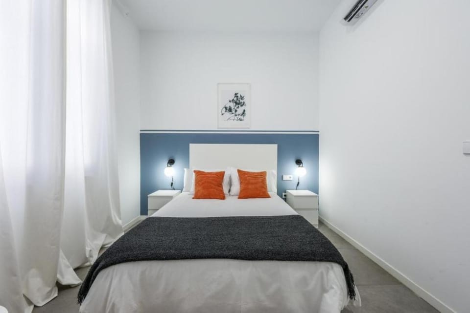 Bed, Photo of the whole room, Bedroom