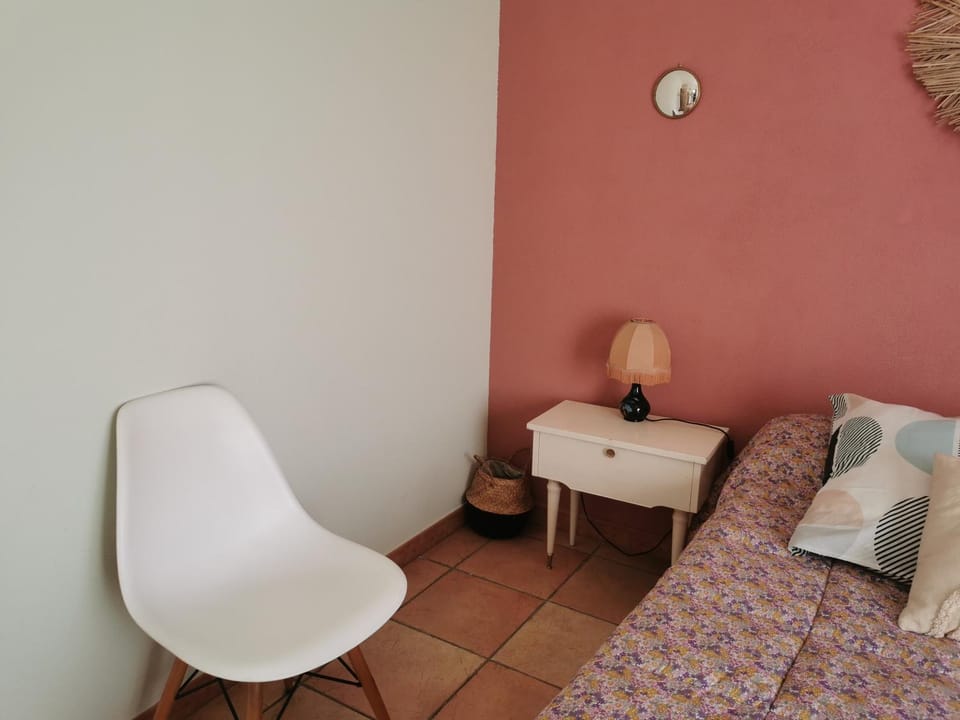Chambre privée cosy, salle de bain et terrasse Vacation rental in Occitanie