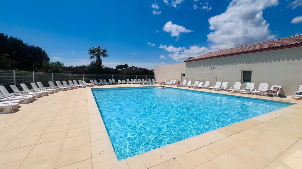 Day, Pool view, Swimming pool, sunbed