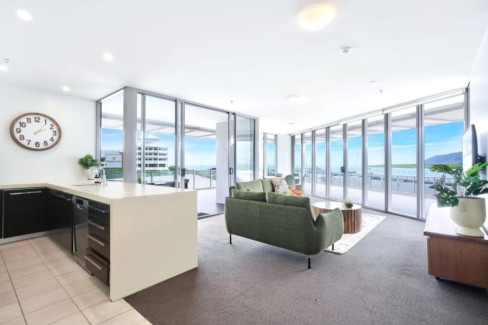 11 Harbour Lights with Ocean Views Apartment in Cairns