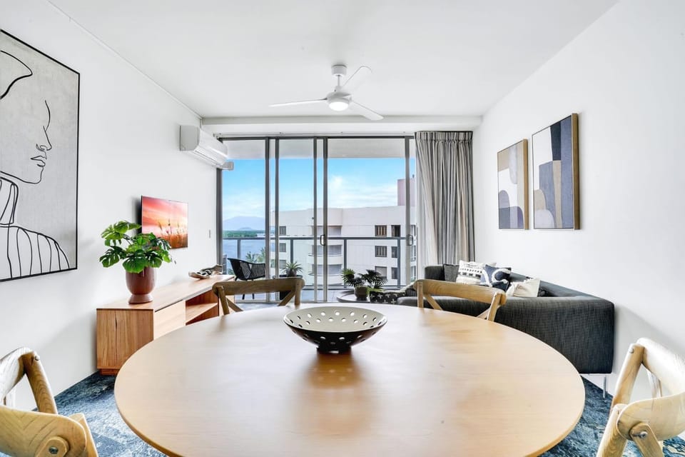 901 Harbour Lights with Ocean Views Apartment in Cairns