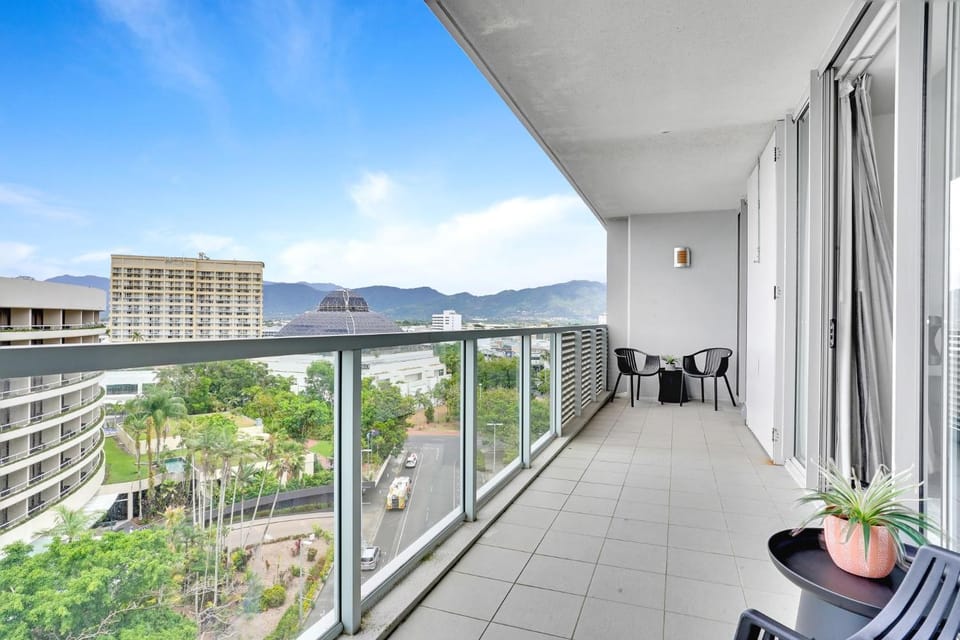 901 Harbour Lights with Ocean Views Apartment in Cairns