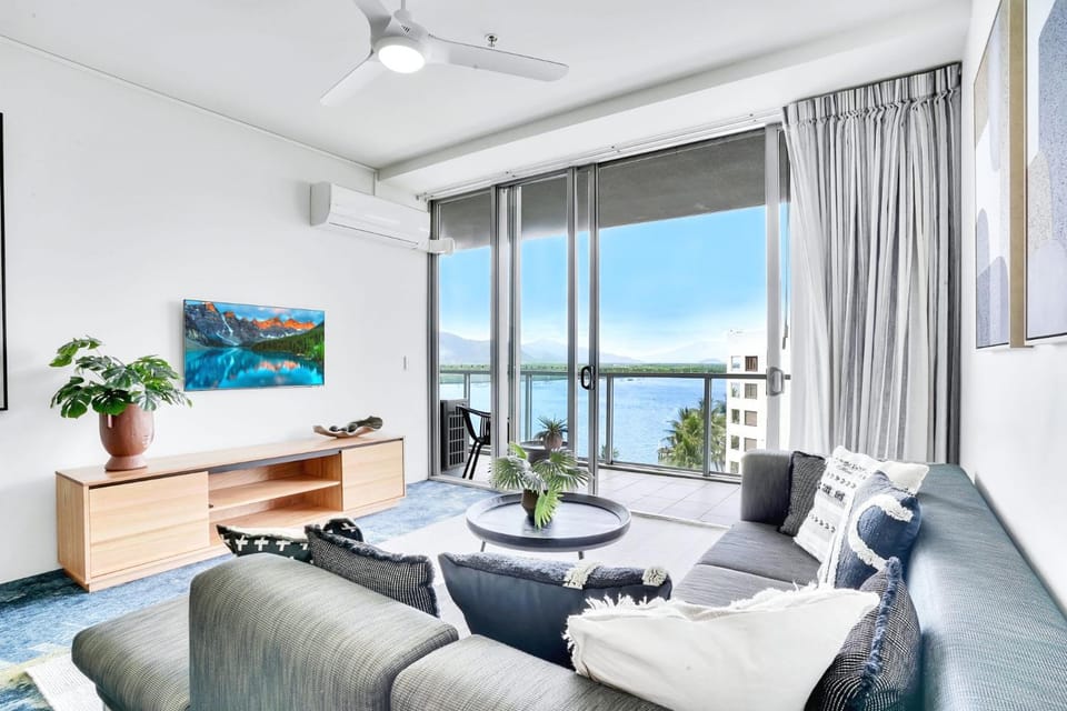 901 Harbour Lights with Ocean Views Apartment in Cairns