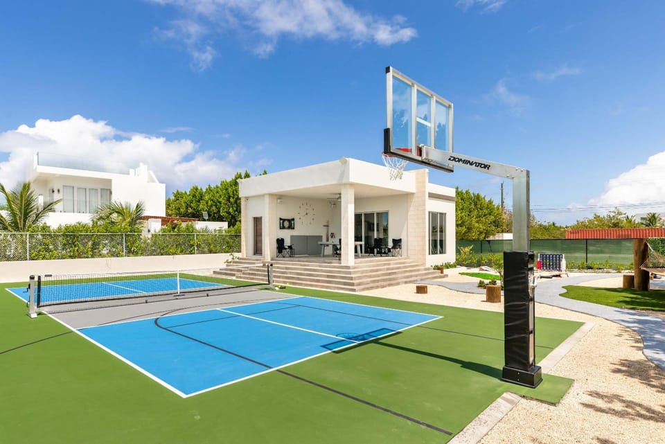 Property building, Tennis court