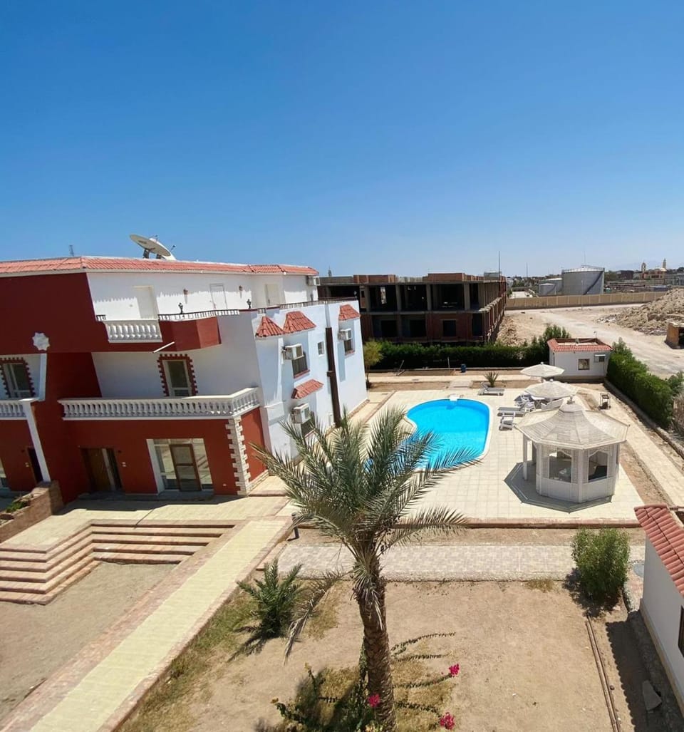 Property building, View (from property/room), Balcony/Terrace, Pool view, Swimming pool, sunbed