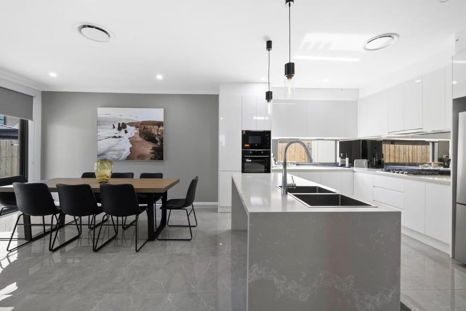 Your Home Away from Home 4BR Escape House in Sydney