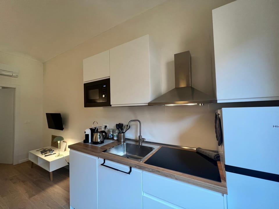 TV and multimedia, Coffee/tea facilities, Kitchen or kitchenette, dishwasher, stove